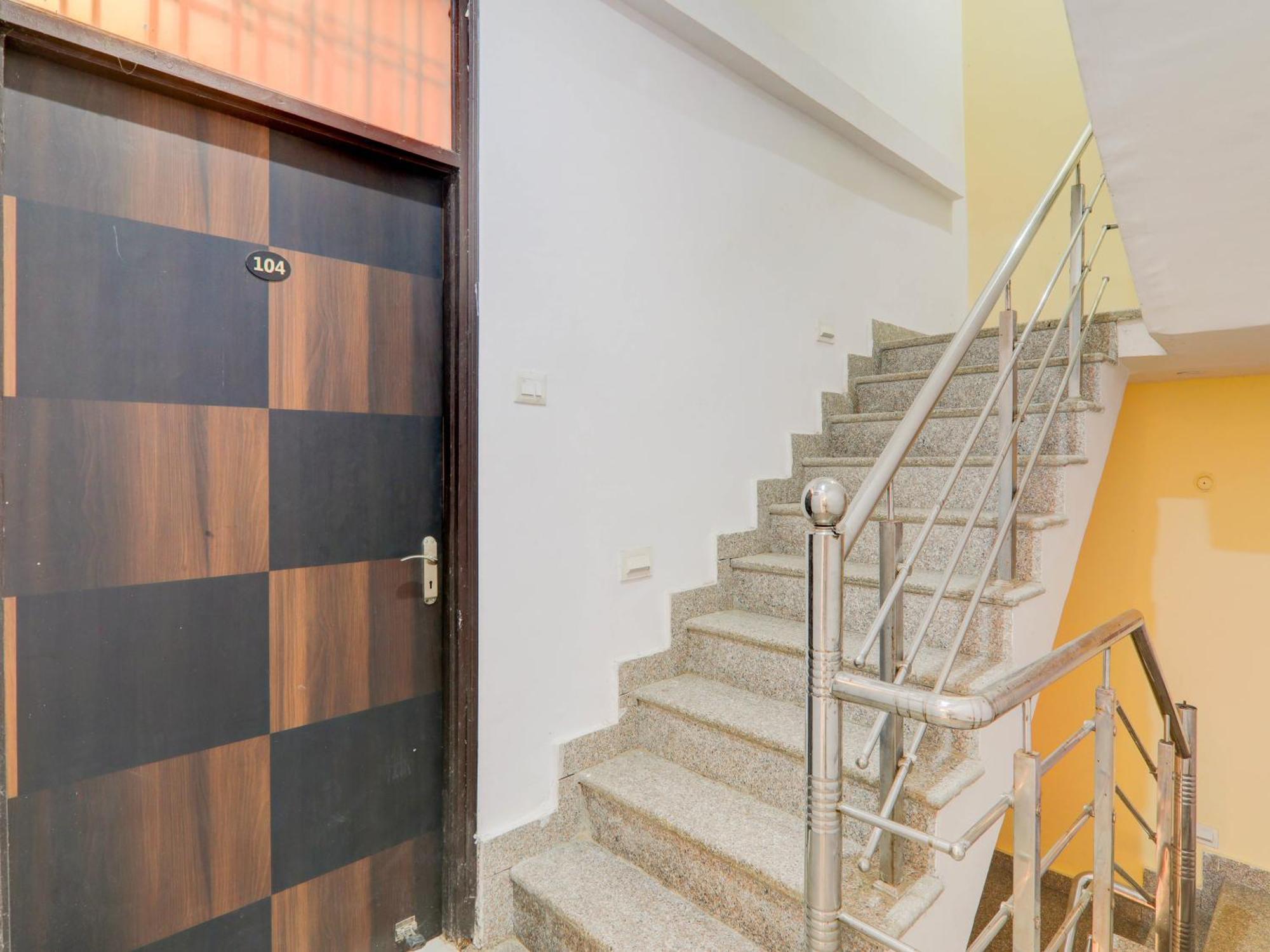Super Collection O Kiara Guest House Лакхнау Экстерьер фото